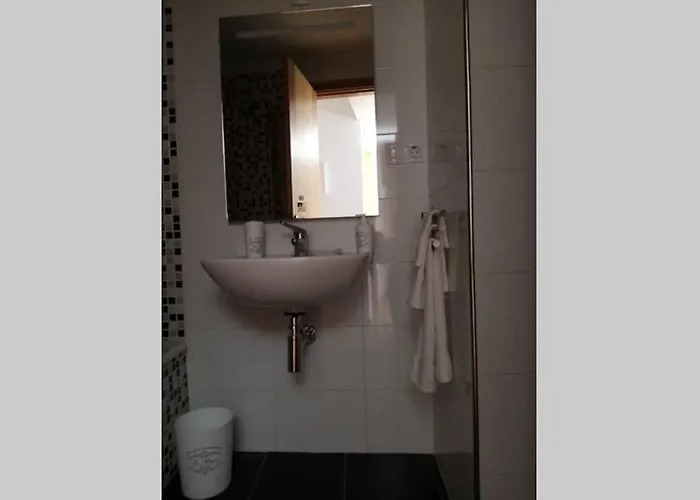 Aldara A Escasos Metros De La Playa